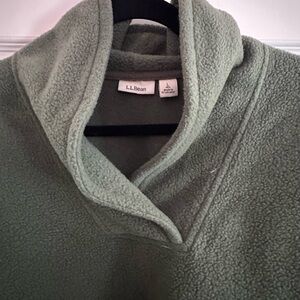 L.L. Bean women’s Green fleece pullover collared size large